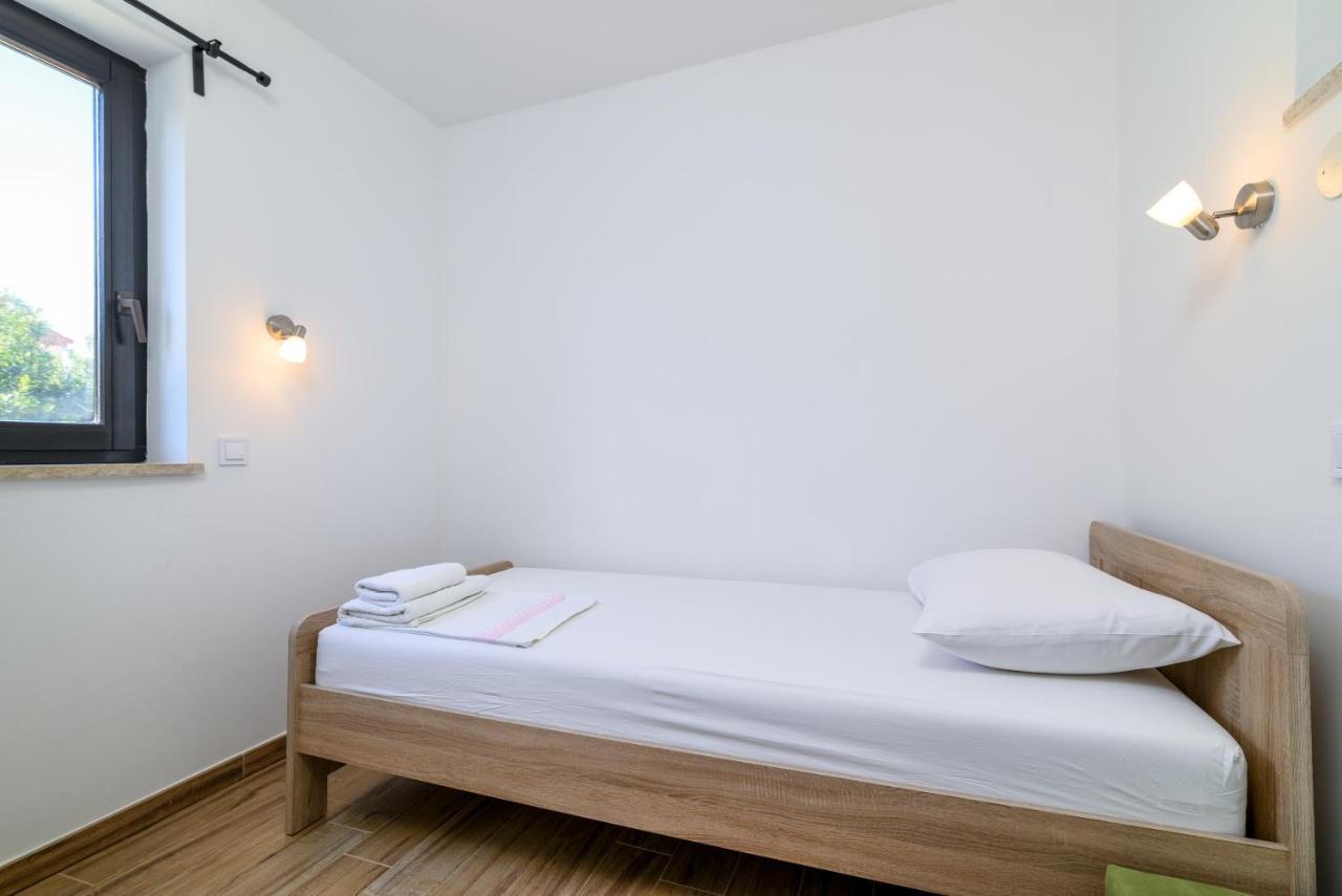 Apartments with a parking space Premantura, Medulin - 2228 Bagian luar foto