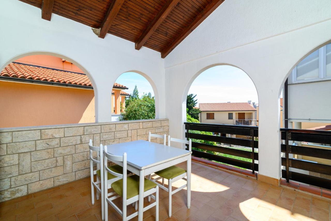 Apartments with a parking space Premantura, Medulin - 2228 Bagian luar foto